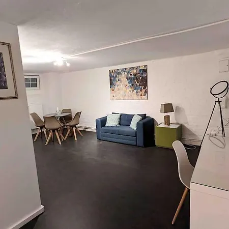 Central, Cozy & Beautiful Designed 2-rooms Apt. Near River דירה ברלין