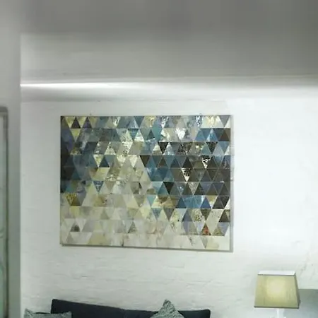 Central, Cozy & Beautiful Designed 2-rooms Apt. Near River 아파트 베를린