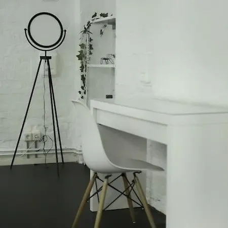 Central, Cozy & Beautiful Designed 2-rooms Apt. Near River Berlino