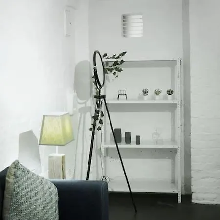 Central, Cozy & Beautiful Designed 2-rooms Apt. Near River Apartament