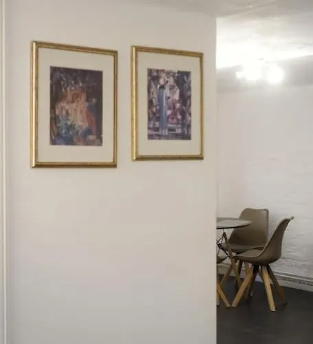 Central, Cozy & Beautiful Designed 2-rooms Apt. Near River Lägenhet