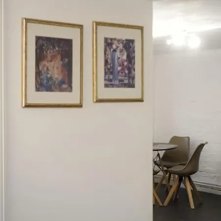 Central, Cozy & Beautiful Designed 2-rooms Apt. Near River Апартаменты