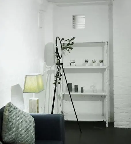 Central, Cozy & Beautiful Designed 2-rooms Apt. Near River Апартаменты